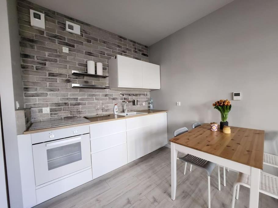 Apartstars - Powstancow #32 With Terrace Rzeszów Kültér fotó